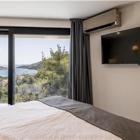 4 bedroom villa with heated pool and sea view in Vinišće, sleeps 8